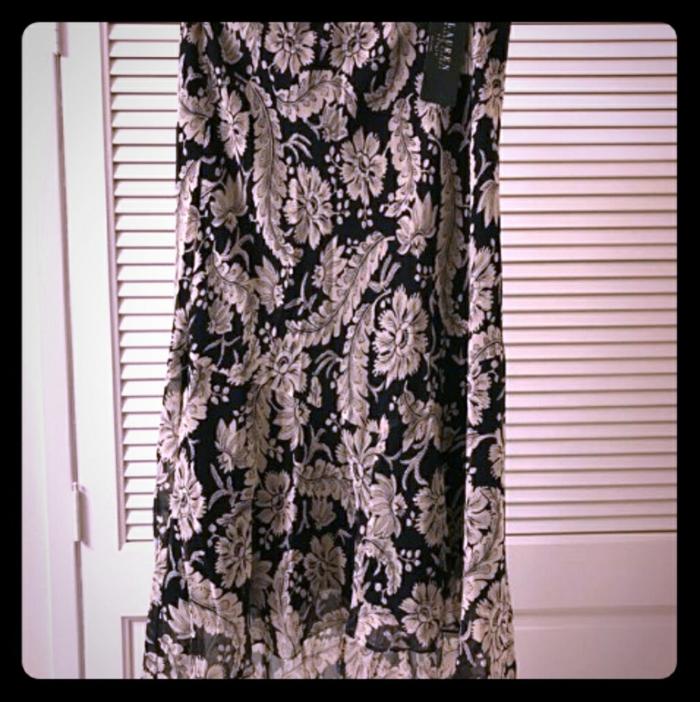 Lauren by Ralph Lauren 100% Silk skirt. Size 8P.